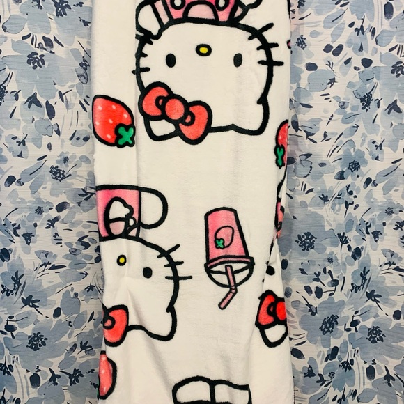 Hello Kitty Strawberry Milkshake Plush Throw ❤️ - Picture 5 of 6